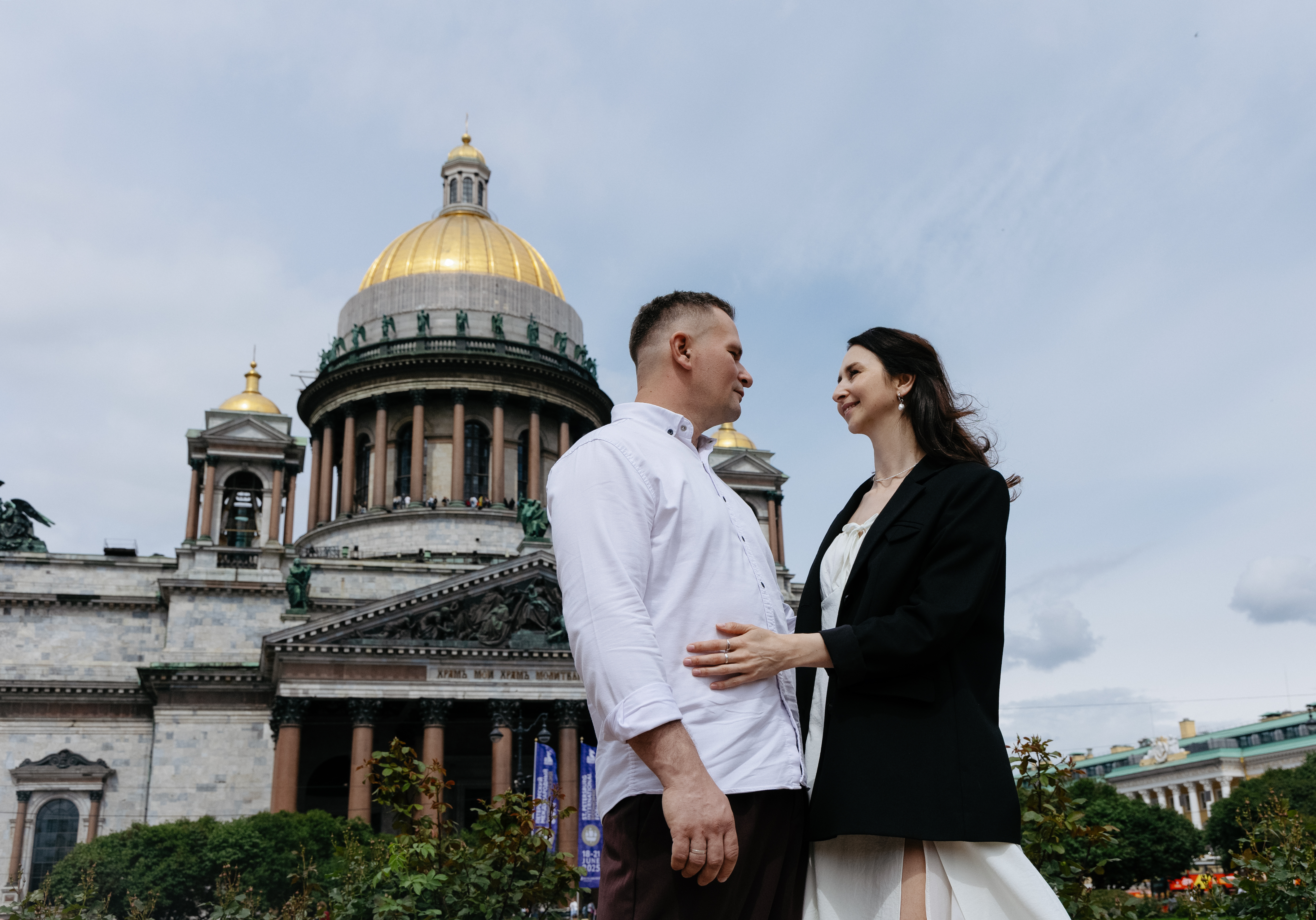 Под зонтом